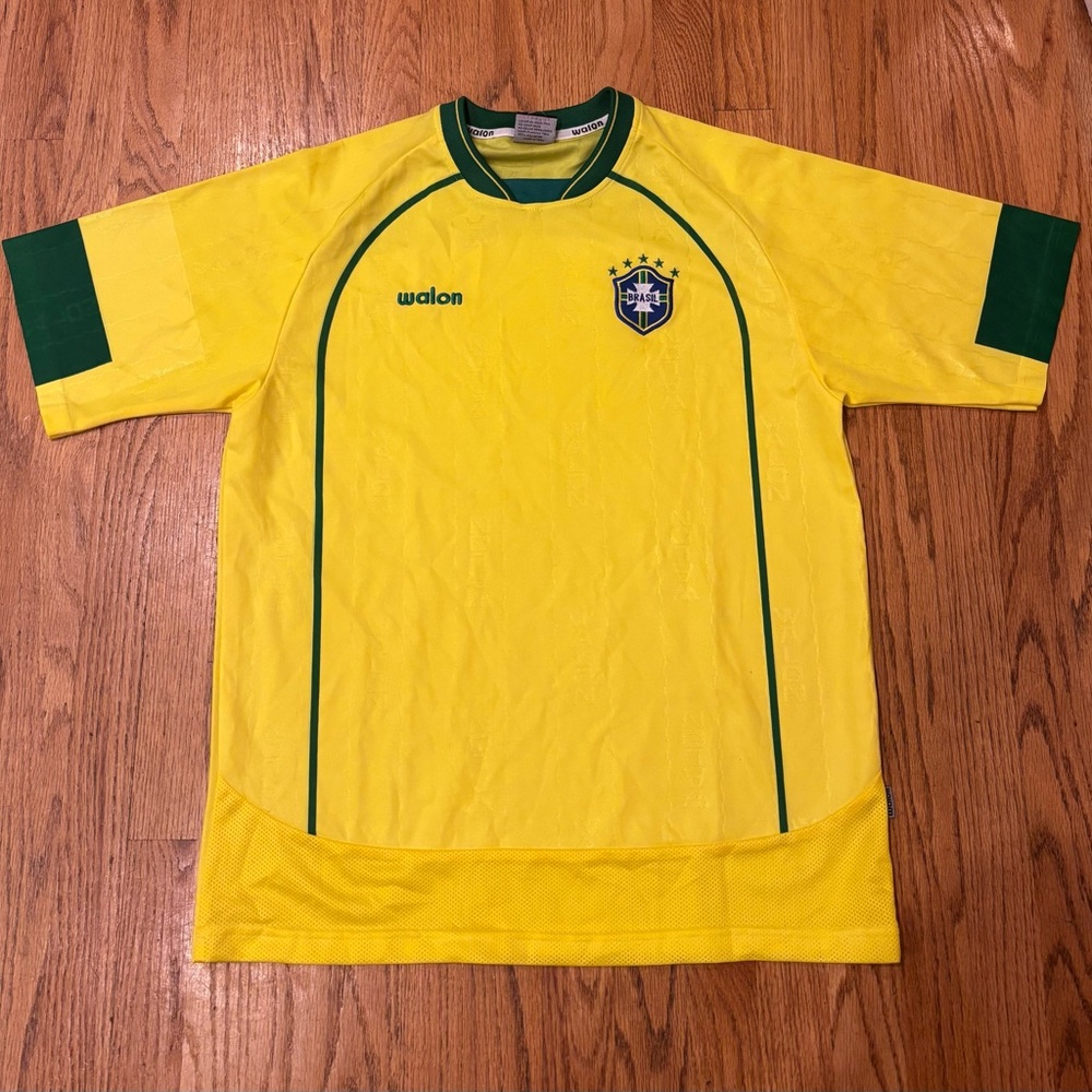 Brazil Futbol retro jersey yellow size large soccer logo & patch Walon brand